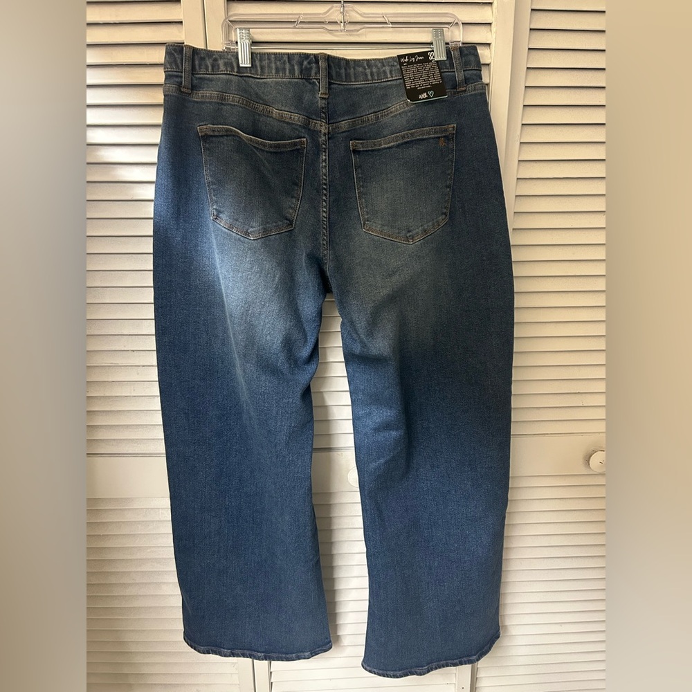 LulaRoe Woman’s Wide Leg Mid Wash Blue Jeans‎ Size 32 - Picture 2 of 2